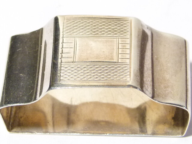 1945 Solid Silver Asymmetrical Napkin Ring Vacant Cartouche in Fitted Case
