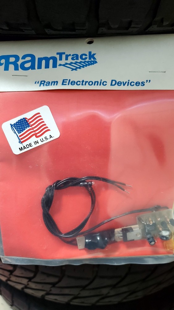 Ram Track Single Adjustment Rate Strobe Light 9 Volt