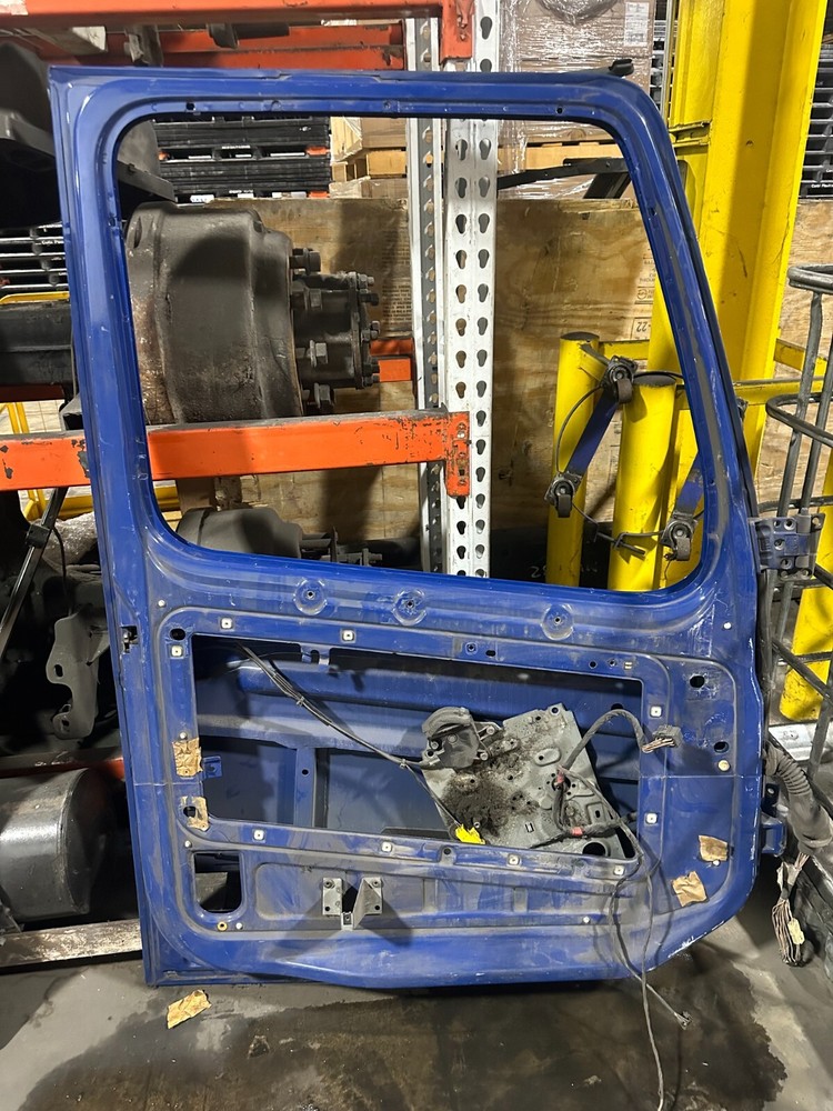 2004 - 2018 VOLVO VNL DRIVER SIDE DOOR