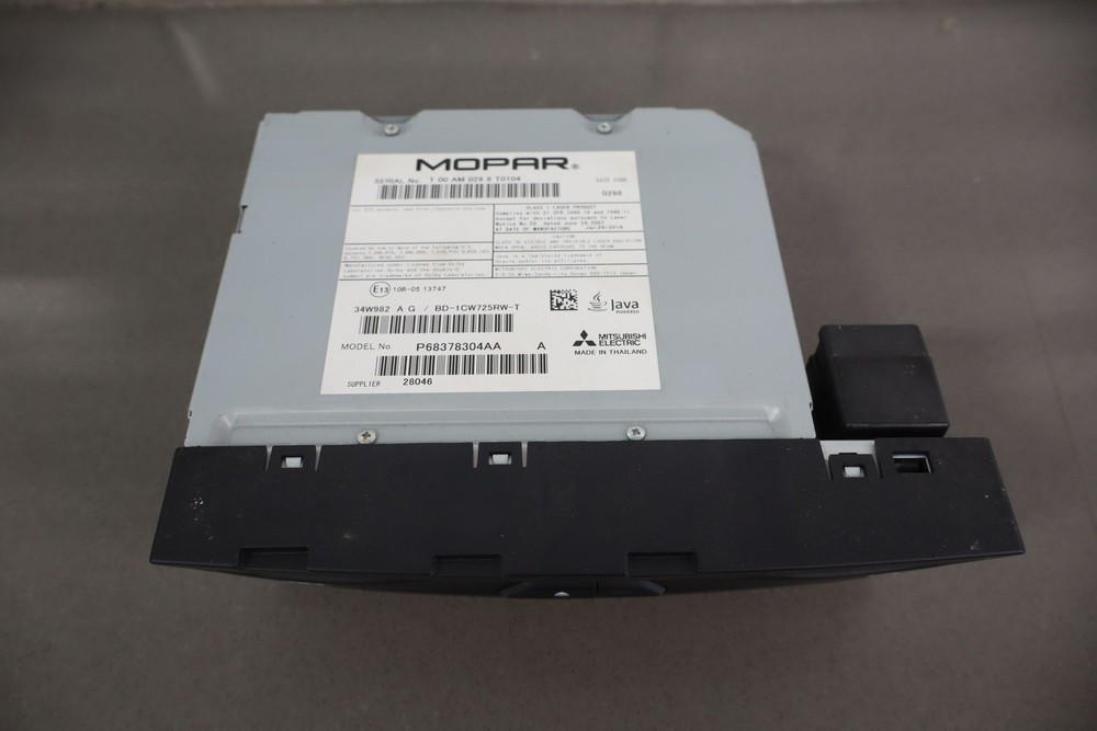 18-22 Chrysler Pacifica Dash Mounted Blu-Ray / DVD Player 68378304AA