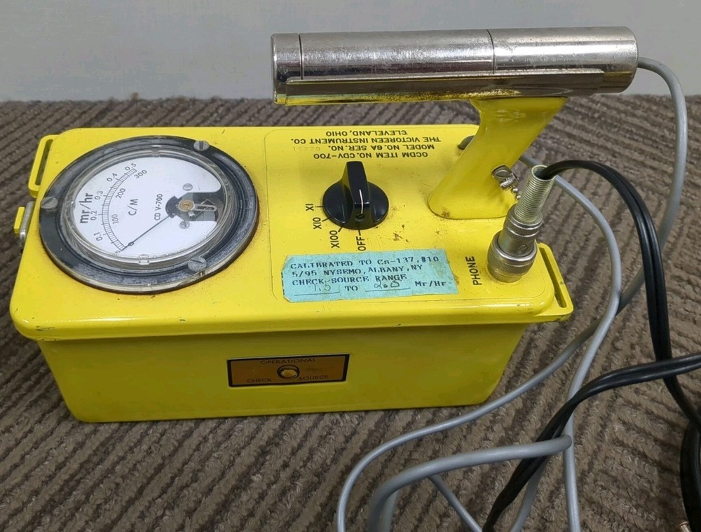 UNTESTED CD V-777-1 Vintage Radiation Detection Geiger Kit - READ DESCRIPTION!!