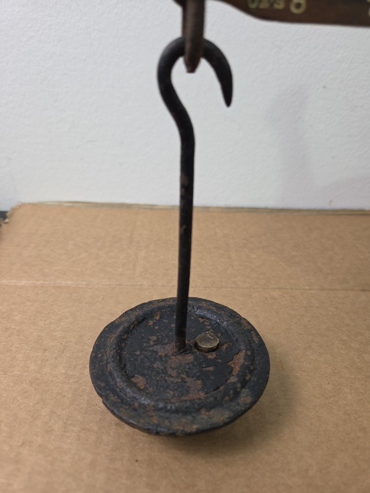 Vintage Howe Cast Iron Fish Tail Scale (Untested)