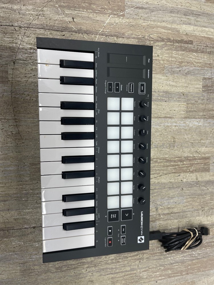 Novation Launchkey Mini MK3 25-keys Keyboard Controller Ableton Live Compatible