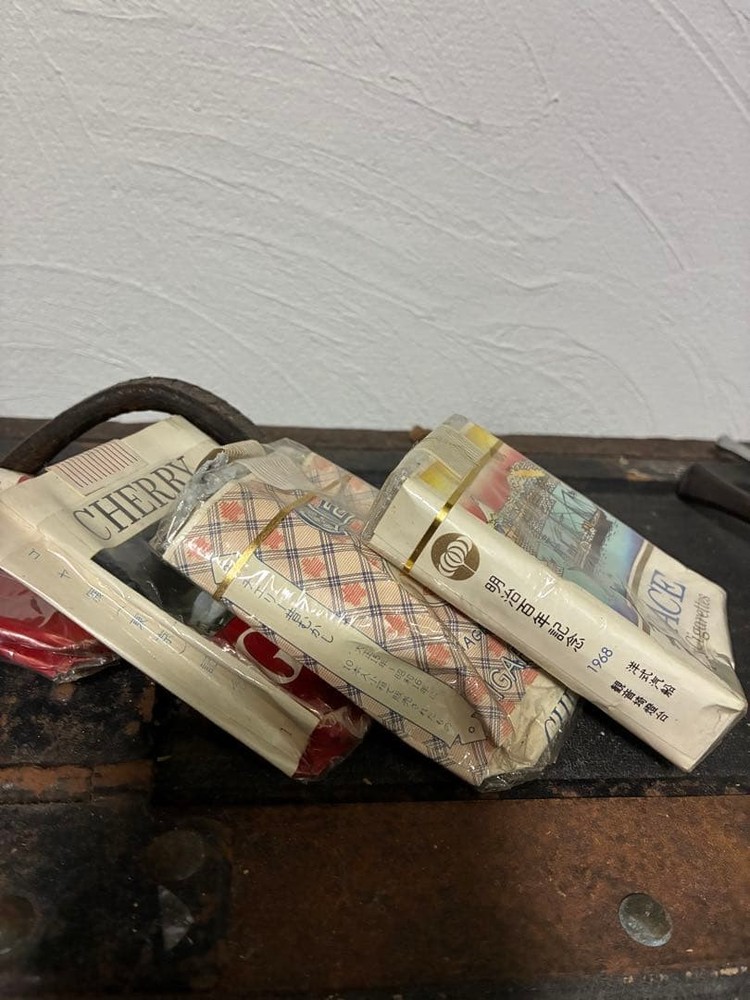 Retro box cigarette package and kissel