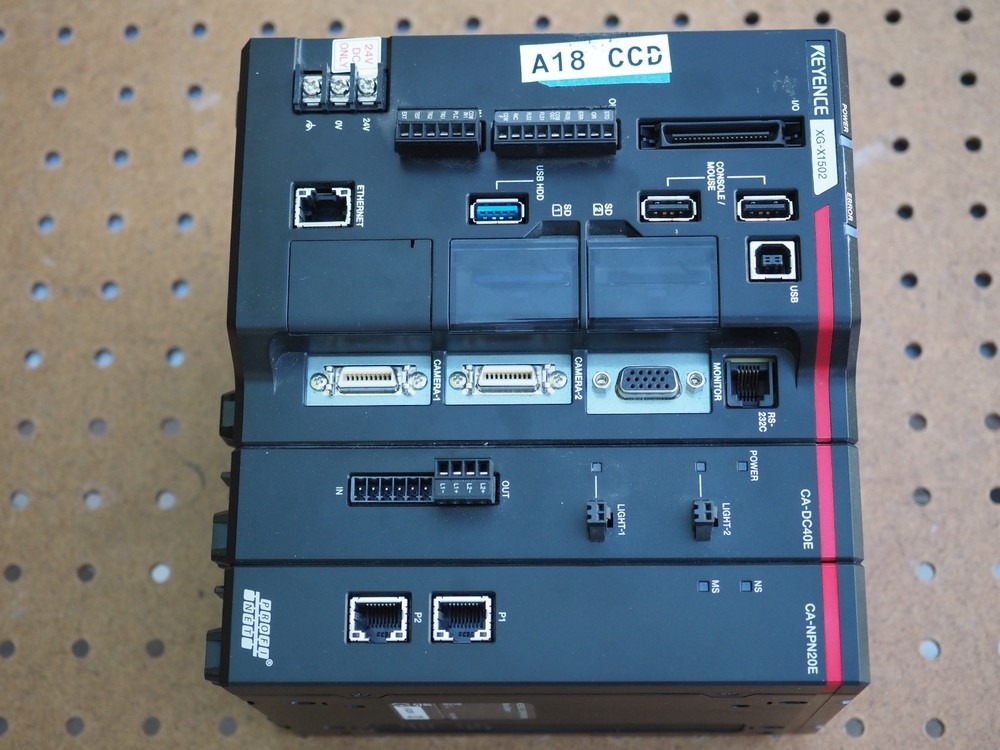KEYENCE XG-X1502 VISION CONTROLLER with CA-DC40E & CA-NPN20E