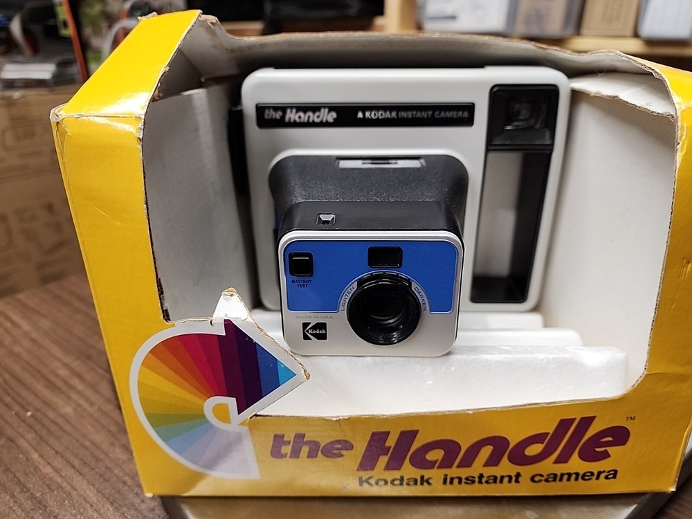 Vintage Kodak " The Handle " Instant Camera NEEDS BATTERY Package DAMAGE