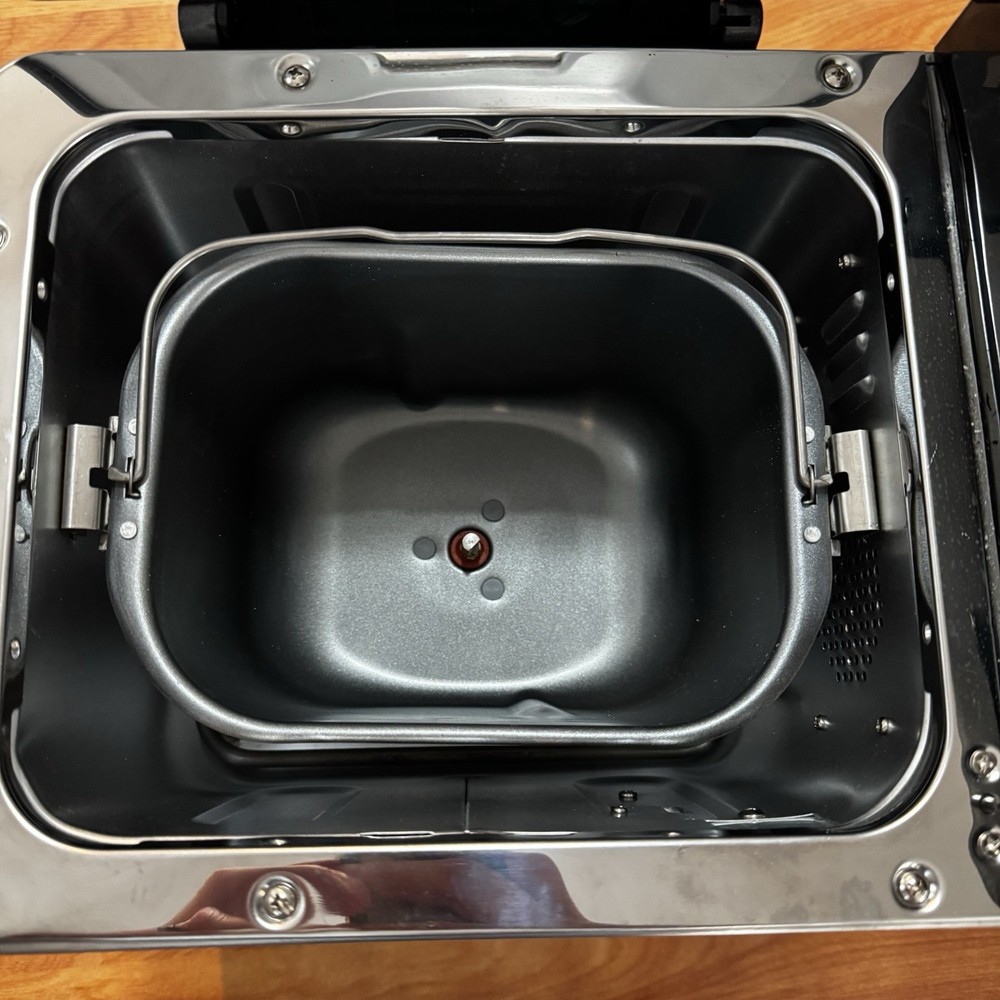 Breadman Ultimate Plus Model TR2500BC Stainless 1.5 - 2LB Bread Maker, Excellent