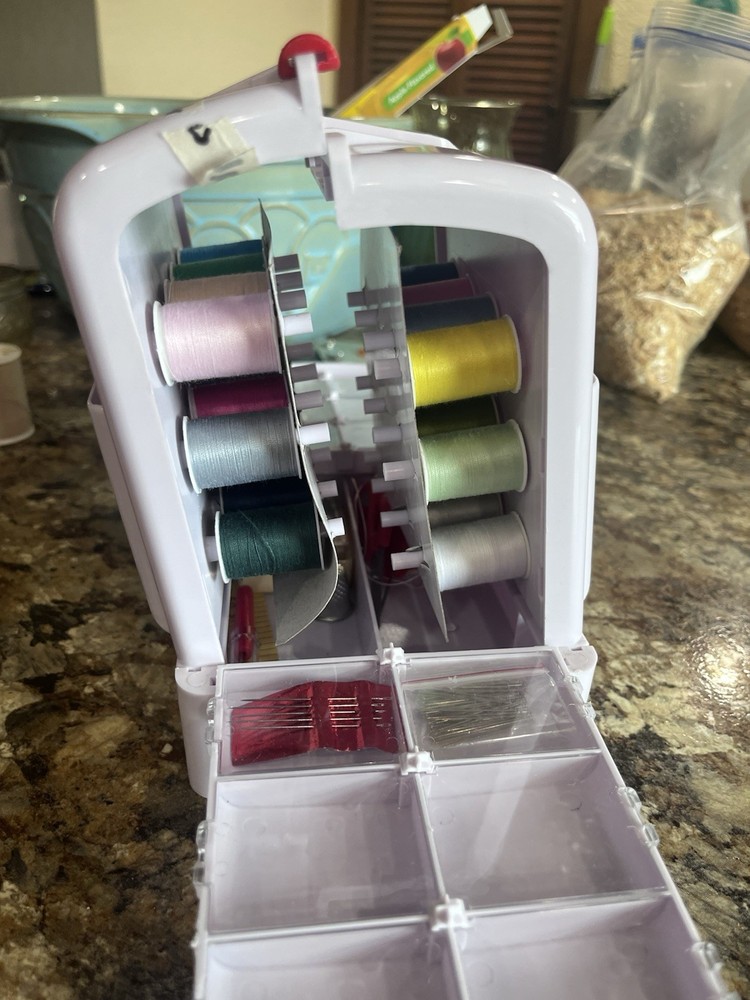 Singer Sew Essentials Portable 12 Threads, Storage And Notions