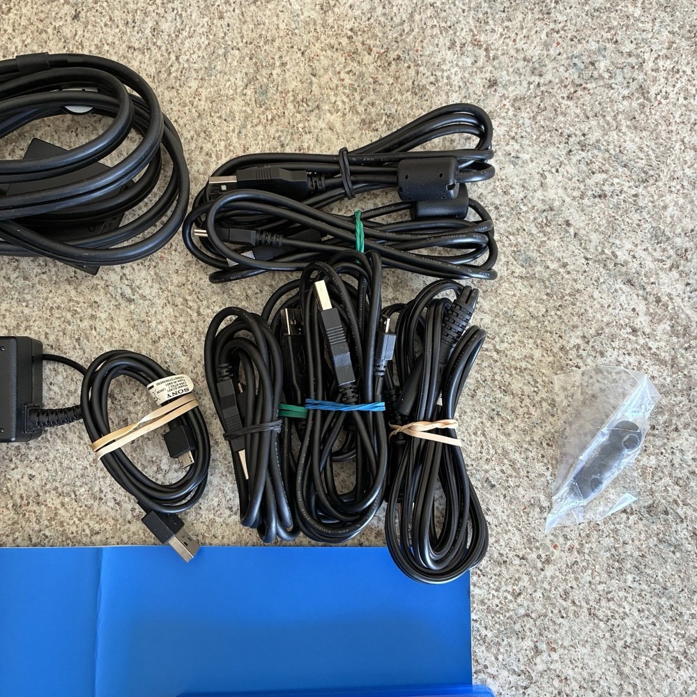 Sony PlayStation VR PSVR (PS4) CUH-ZVR2 Headset/Controllers/Camera Bundle