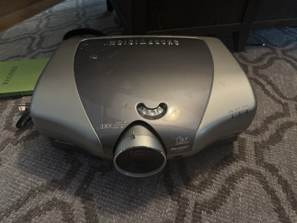 Sharp XV-Z12000 VISION DLP Projector