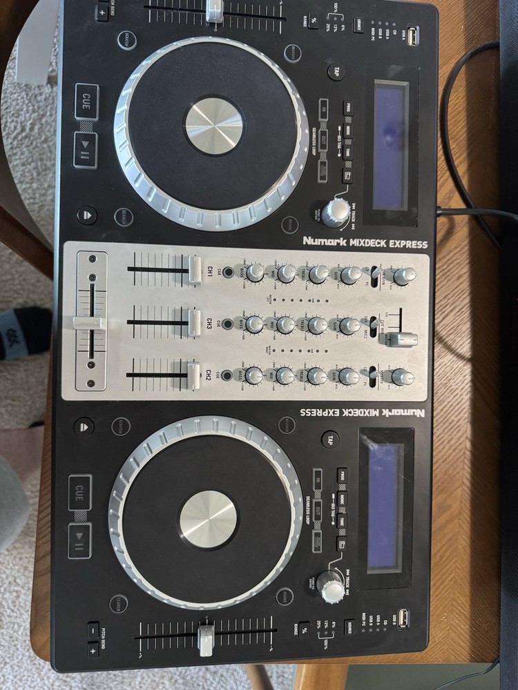 Dj Numark Controller With Pro X Case