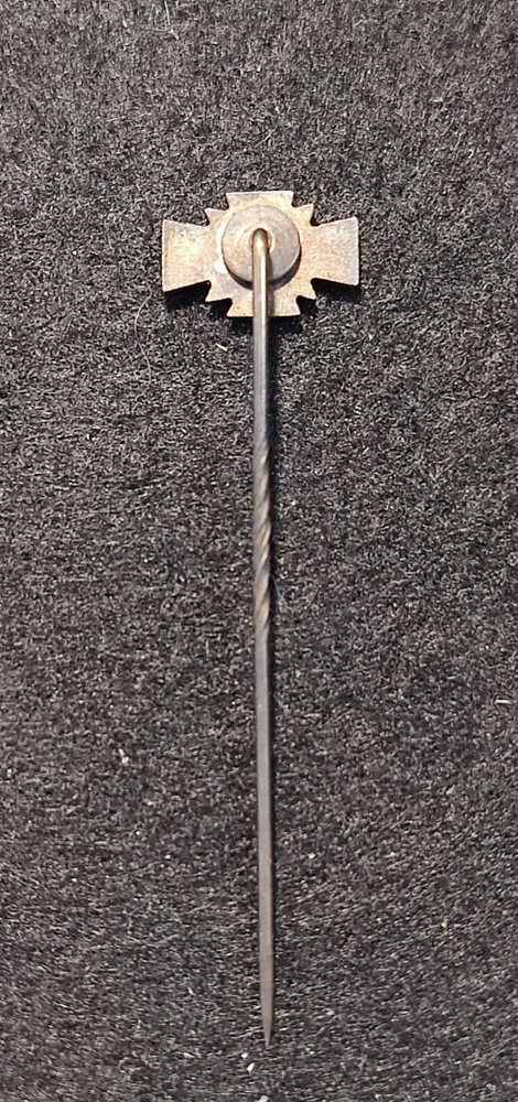 ~WW2 German Athletic Association Stich Pin