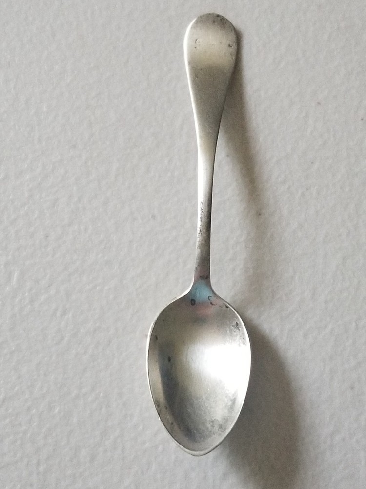 VINTAGE BANQUET PLATE SPOON 4 IN SILVERPLATE