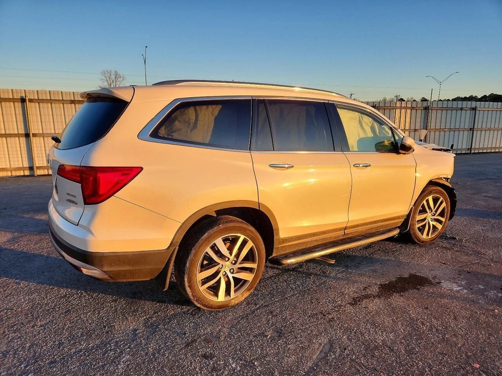 PILOT 2017 Glove Box 5021571