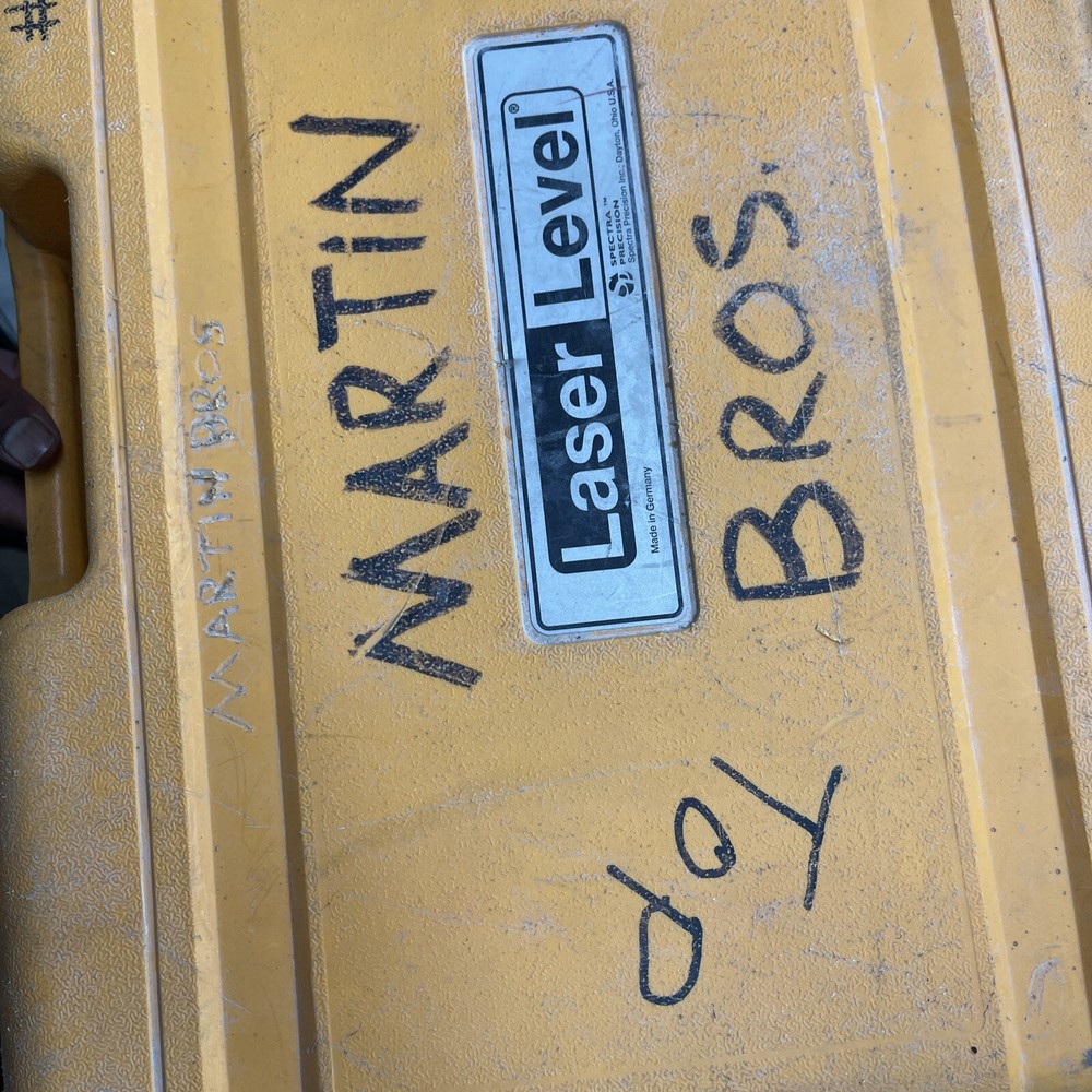 SPECTRA LASER LEVEL PRECISON WITH CASE