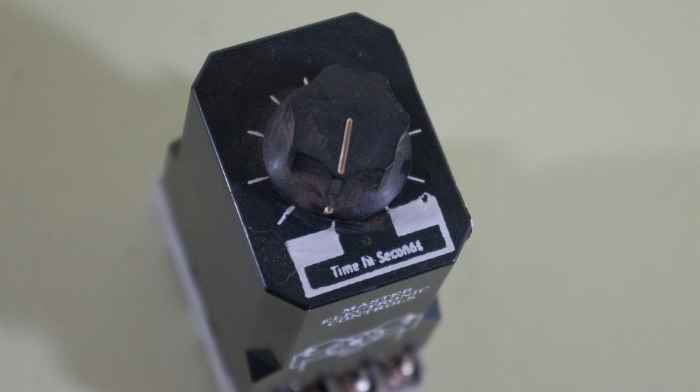Master Electronic Controls DM0K115A10B Timer Relay- 10 Sec - 115VAC - 8 Pin