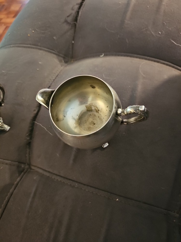 Oneida Sugar and Creamer Set