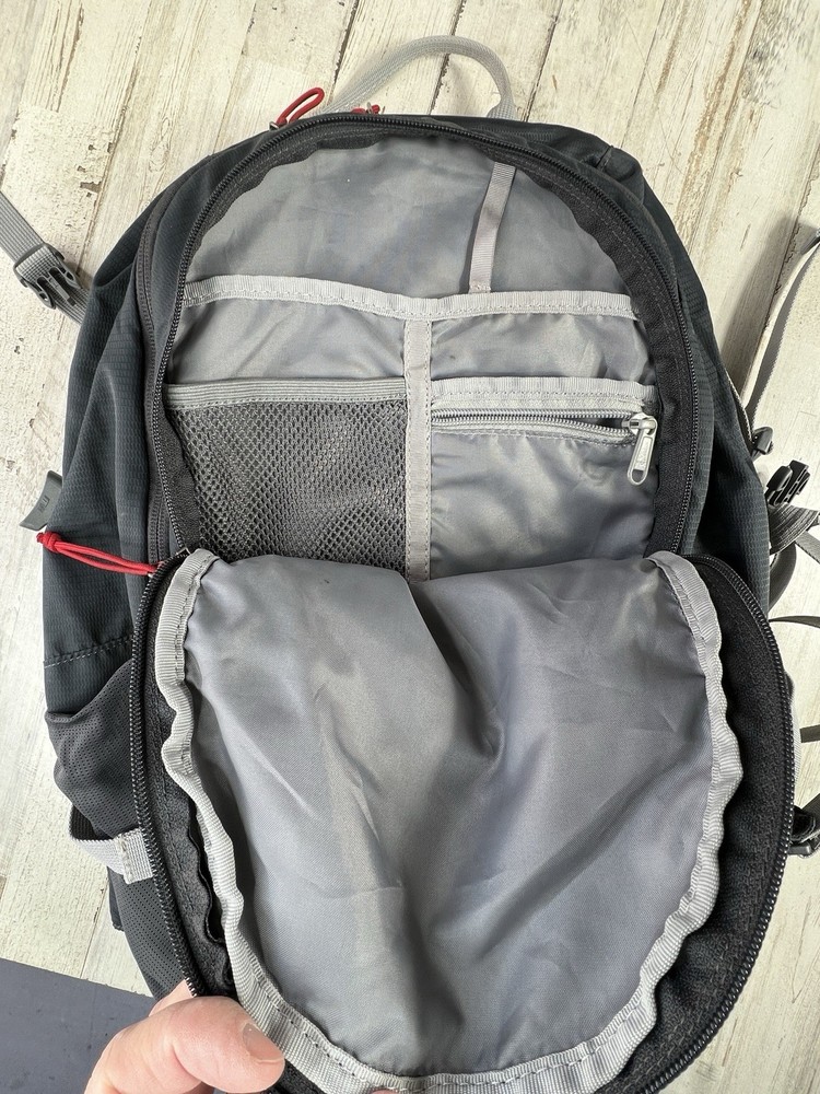 CamelBak Rim Runner 22 Hydration Backpack 22L Gray/Red