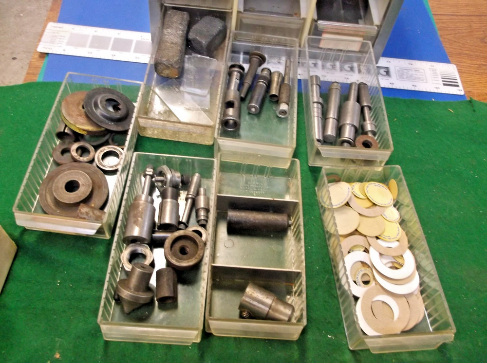 VINTAGE SMALL TOOLS STORAGE BIN 12 DRAWER WITH SOME GRINDING ROOM ITEMS