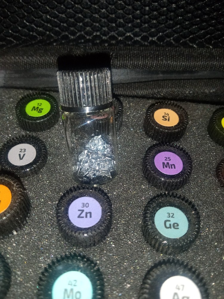 Periodic Table Elements Set 32 Samples Labeled Glass Vials including gram gold