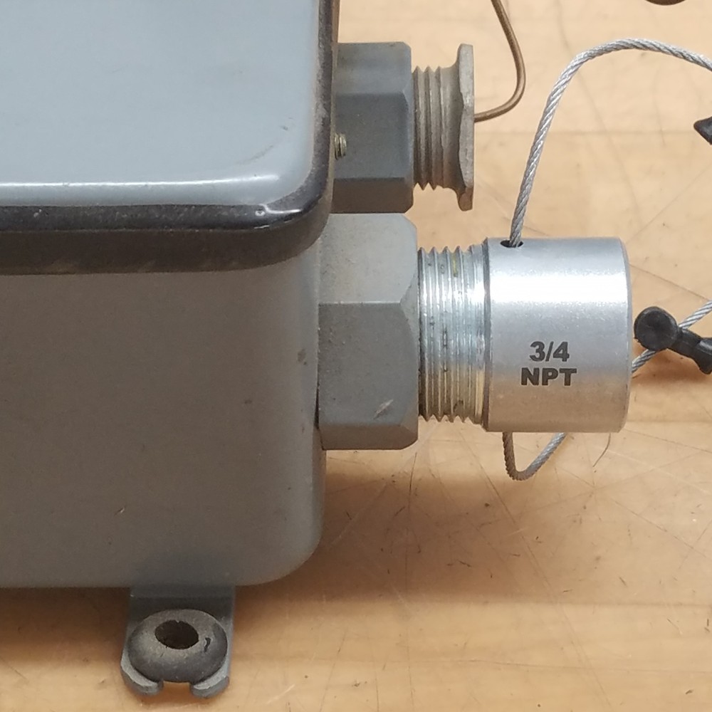 Johnson Controls A19ANC Temperature Controller, 0-150°F - USED