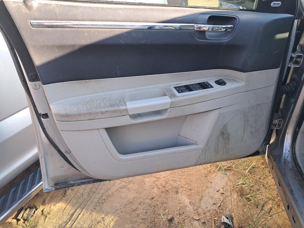 300 2007 Glove Box 4777345