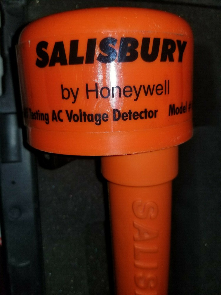 Salisbury Self Testing AC Voltage Detector
