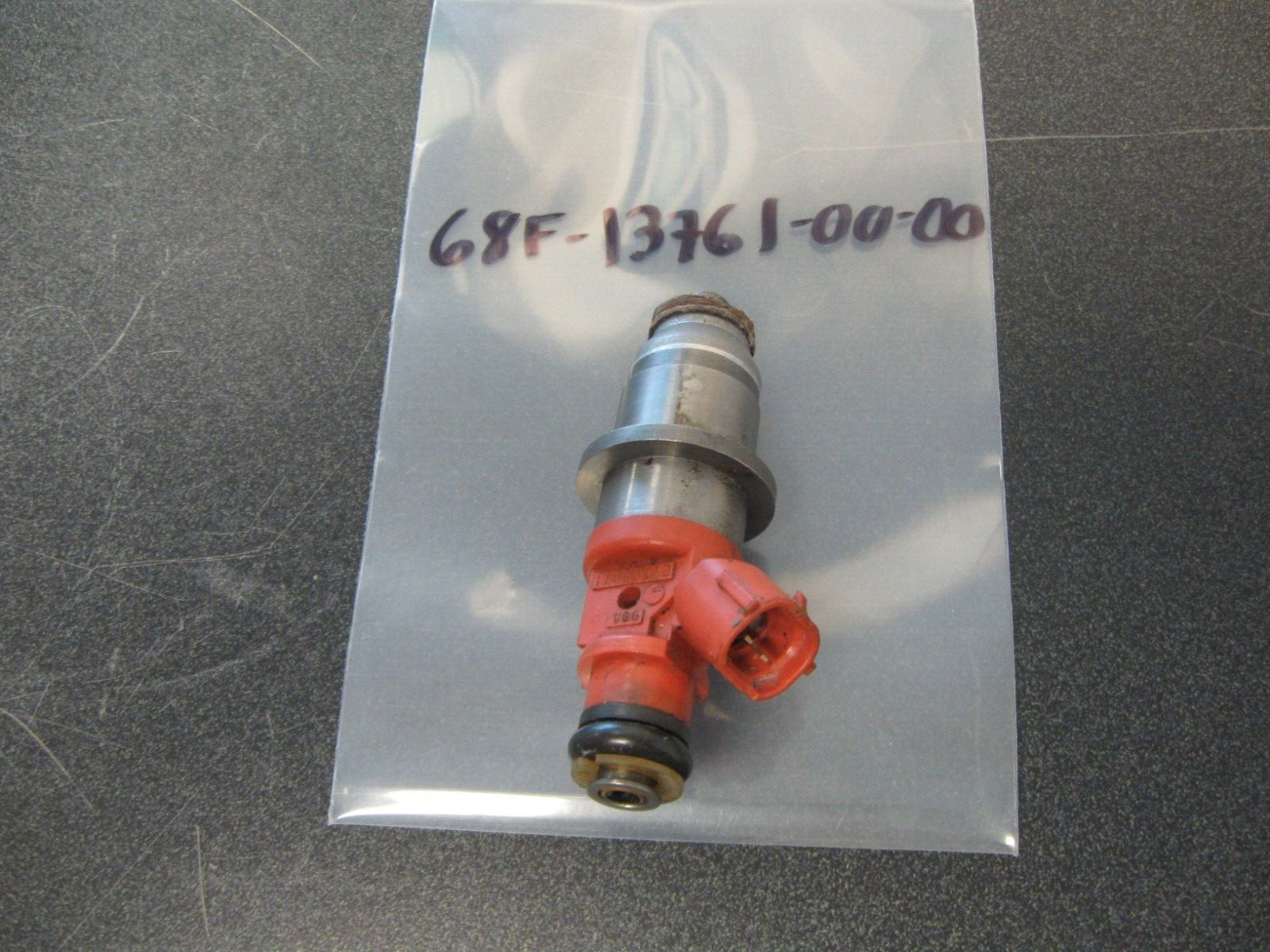 Yamaha Outboard 68F-13761-00-00 06 Z200 Fuel Injector Assy BIN0366