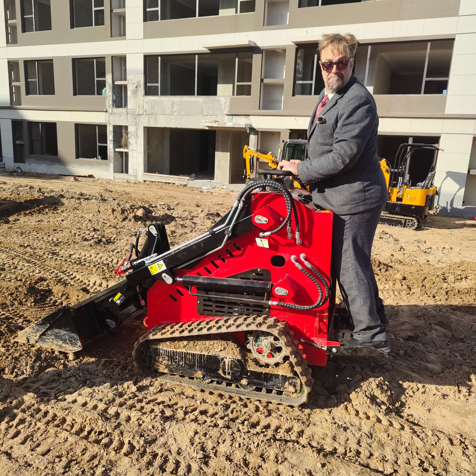 13.5HP Hydraulic Mini Skid Steer Loader Stand-On Track Garden