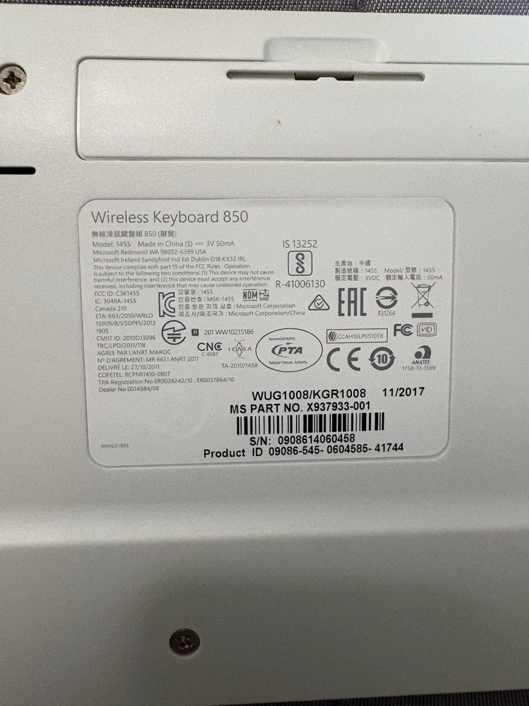 Microsoft Wireless 850 Desktop Keyboard/Mouse PY9-00002 Combo with USB Dongle