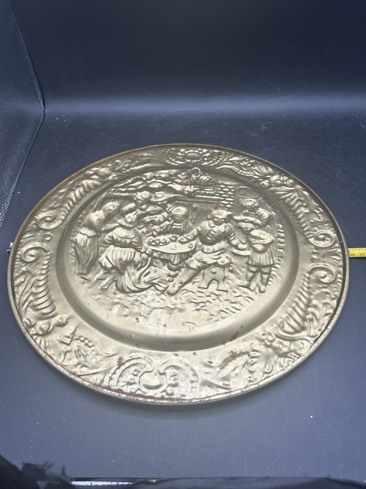 Vintage English Brass Hammered Wall Plate Decorative Tile (14 inch)