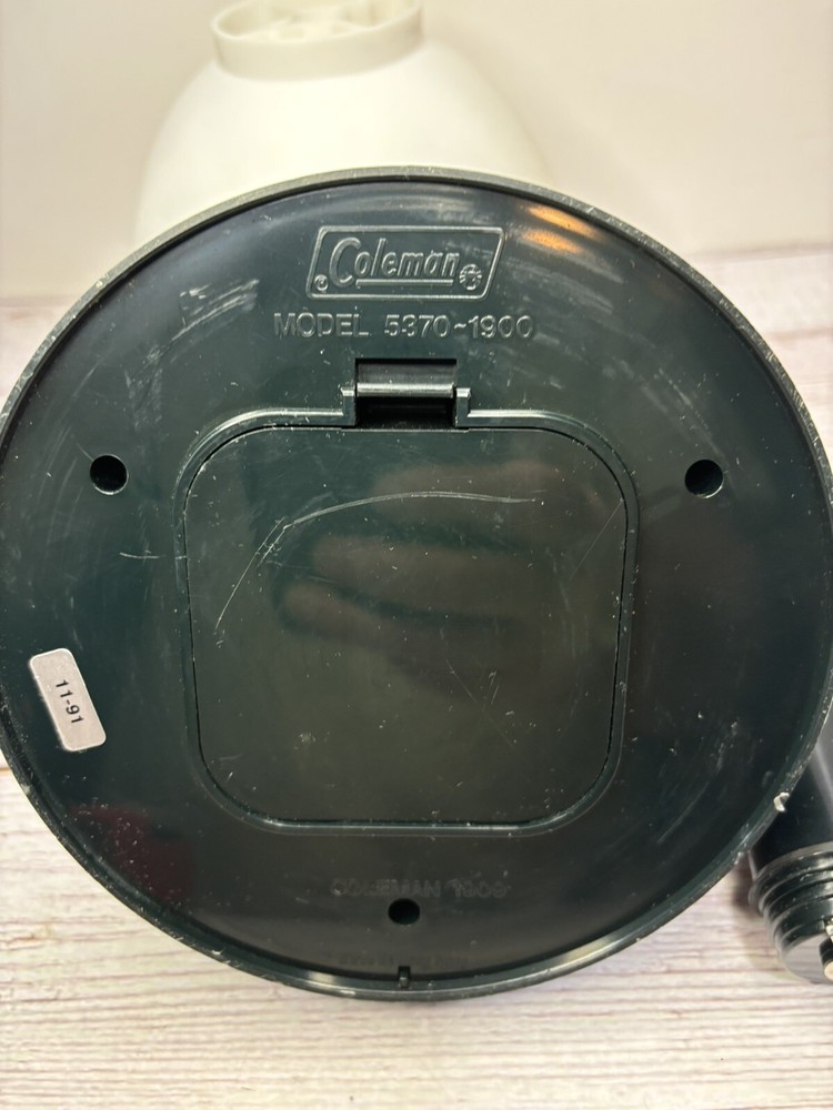 Working Coleman Model 5370-1900 Camping Lantern