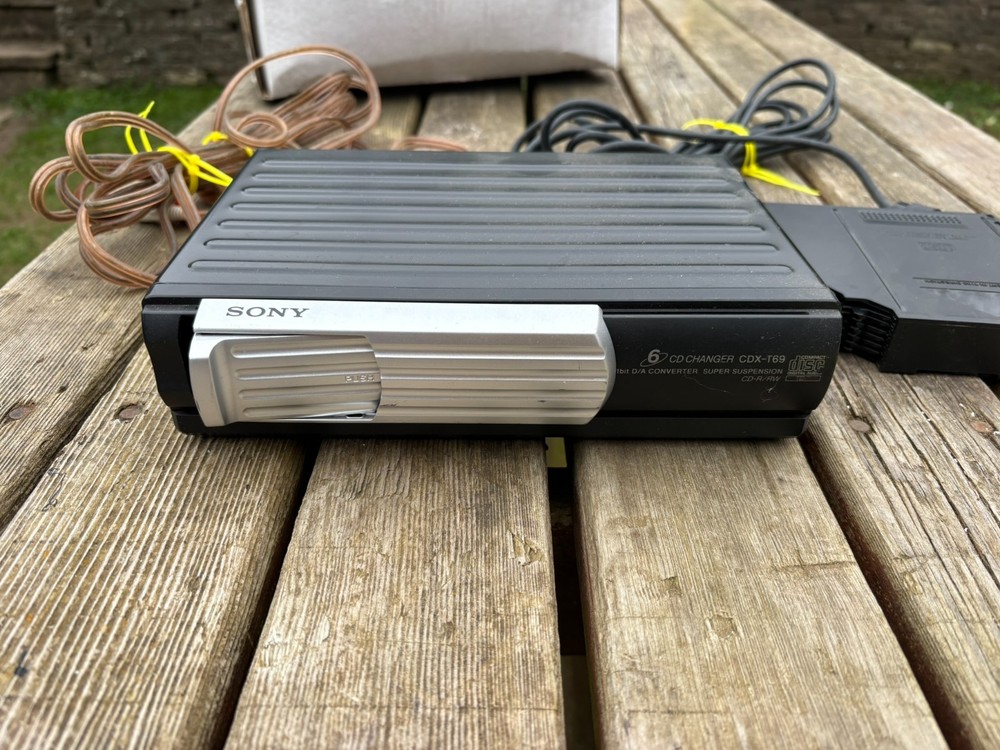 Sony 6 CD Changer CDX-T69 Untested