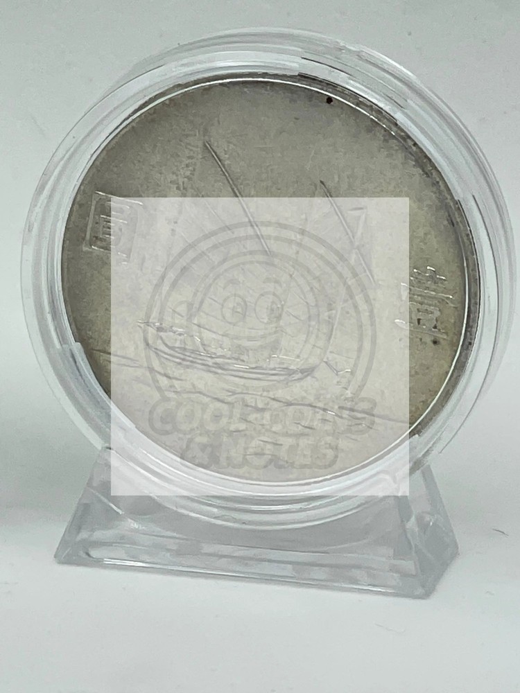 3 Coin Capsuls With Stand
