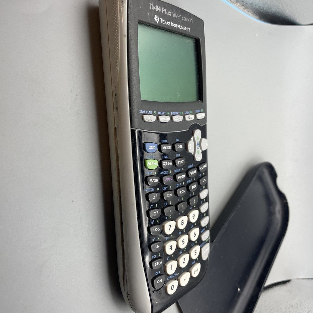 TI-84 Plus Silver Edition Graphing Calculator. Tested & Works