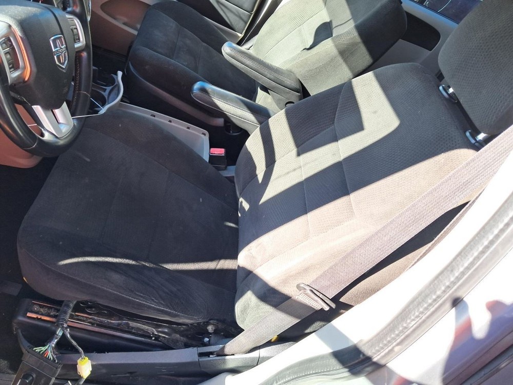 CARAVAN 2015 Glove Box 4826509