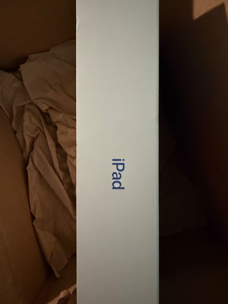 Blue IPad A16 with cellular 128BG