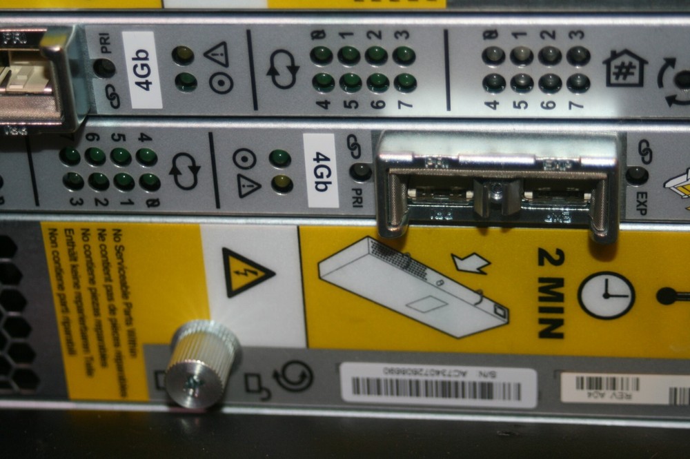 Emc2 model KTN-STL4 100-561-803 disk array , No Caddy, No Hard drives