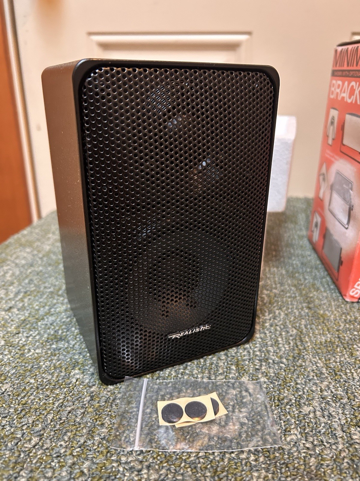 Lot Of 2 Realistic Minimus-7 Black 40W Bookshelf Speakers