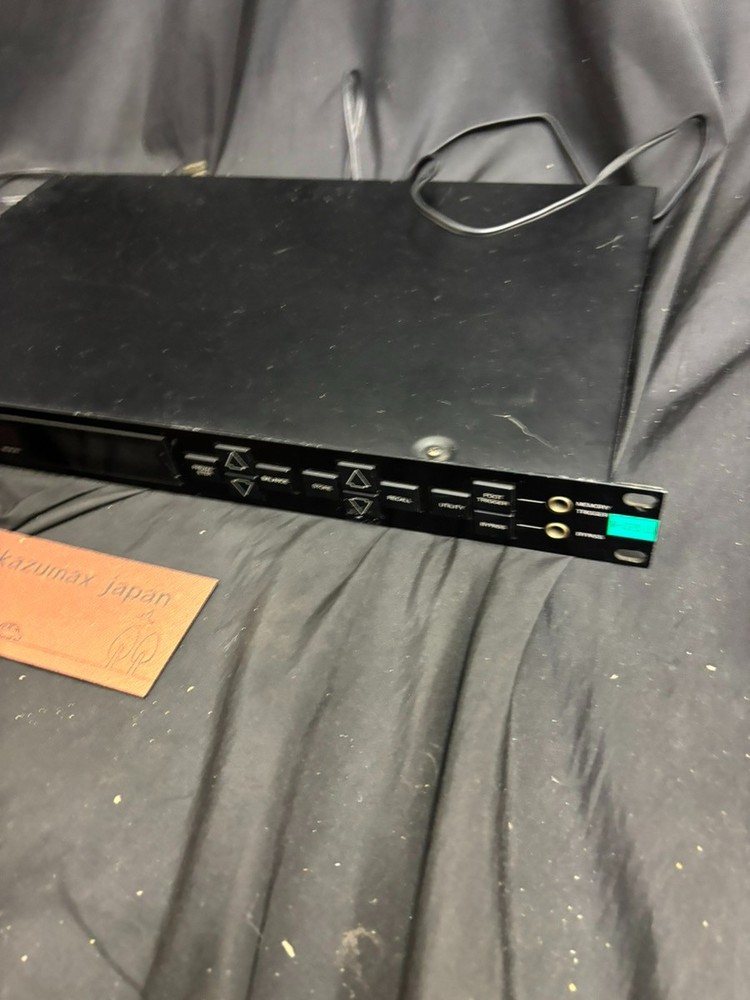 Yamaha SPX90 Digital Multi Effects Processor Powers On Needs repair Display