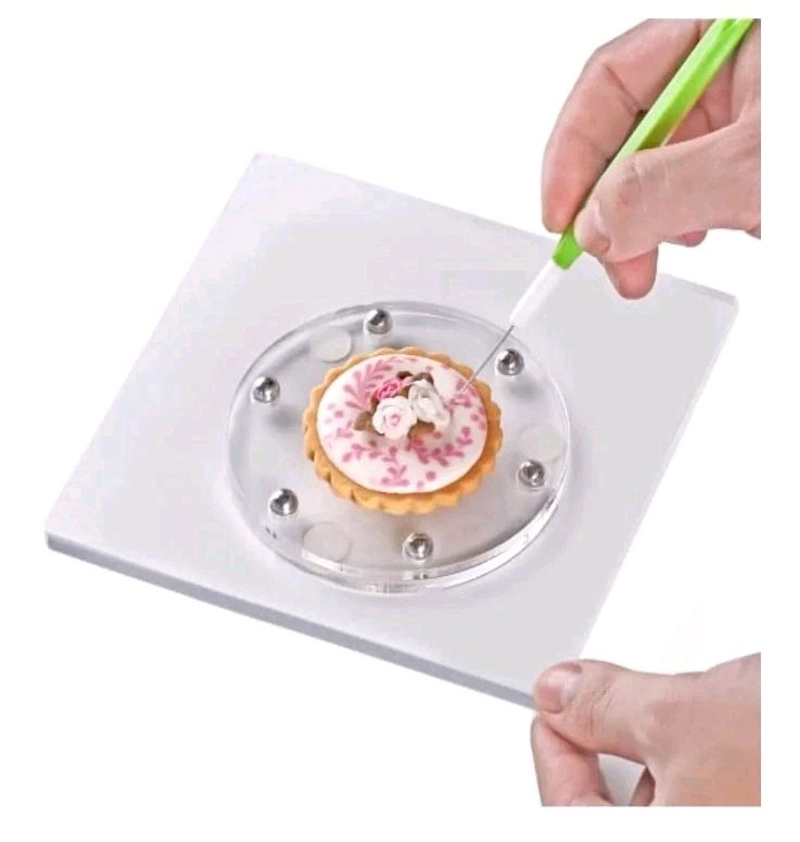 The Kasmoire Cookie Decorating Turn Table