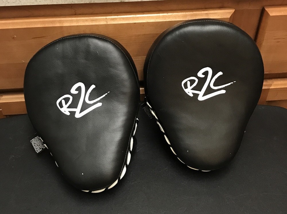R2C Ring To Cage Curved Focus Mitts Punch Training