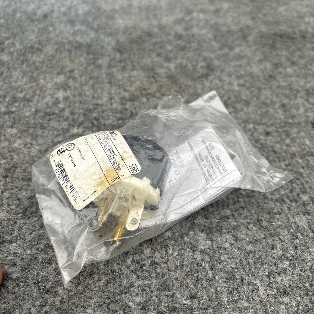 Bryant 5395 Angle Plug 20A 125V 2 Pole 3 Wire New