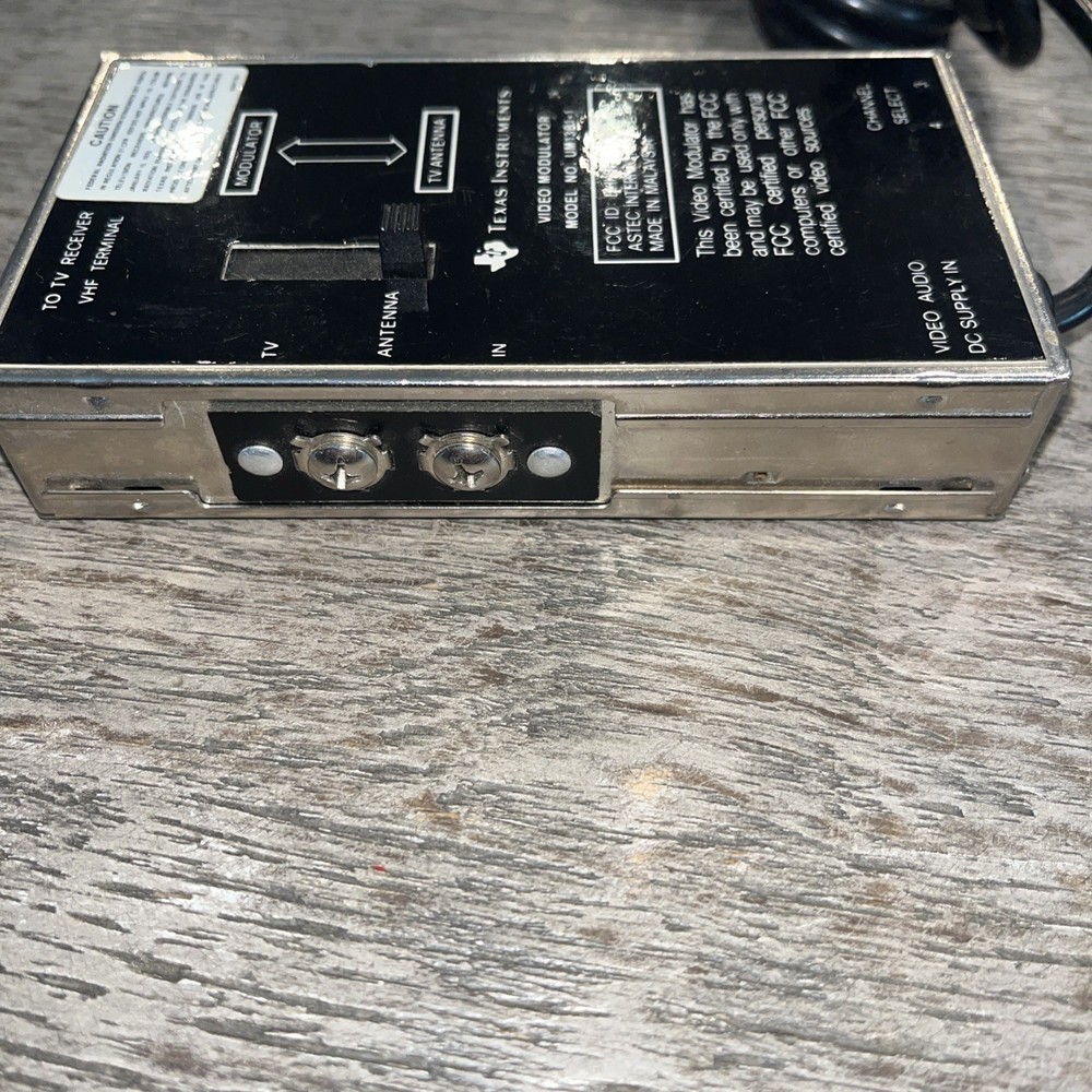 Texas Instruments Video Modulator Model No. UM 1381-1