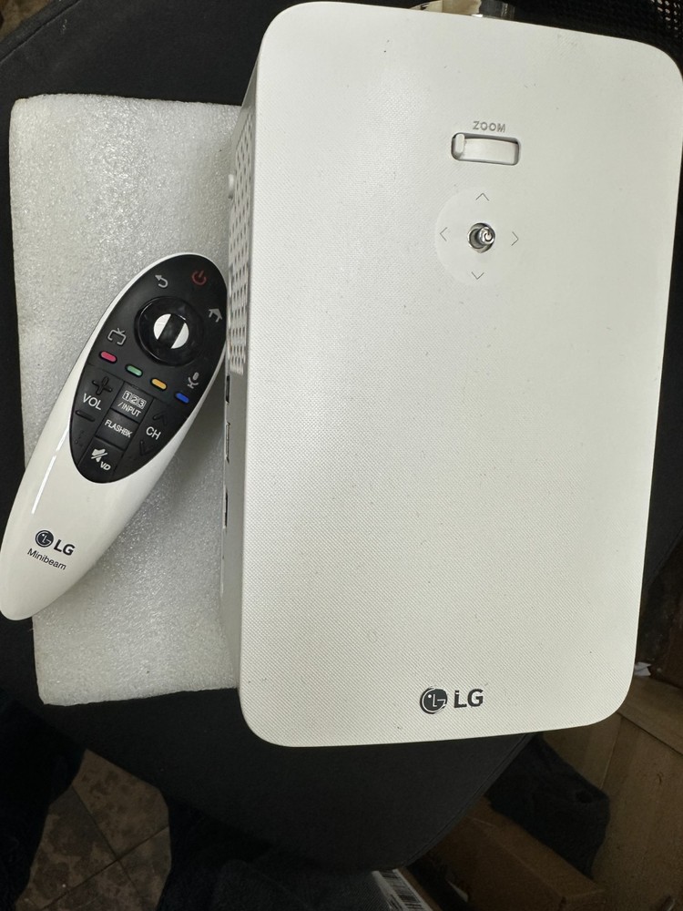 LG PF1500-NA DLP PROJECTOR