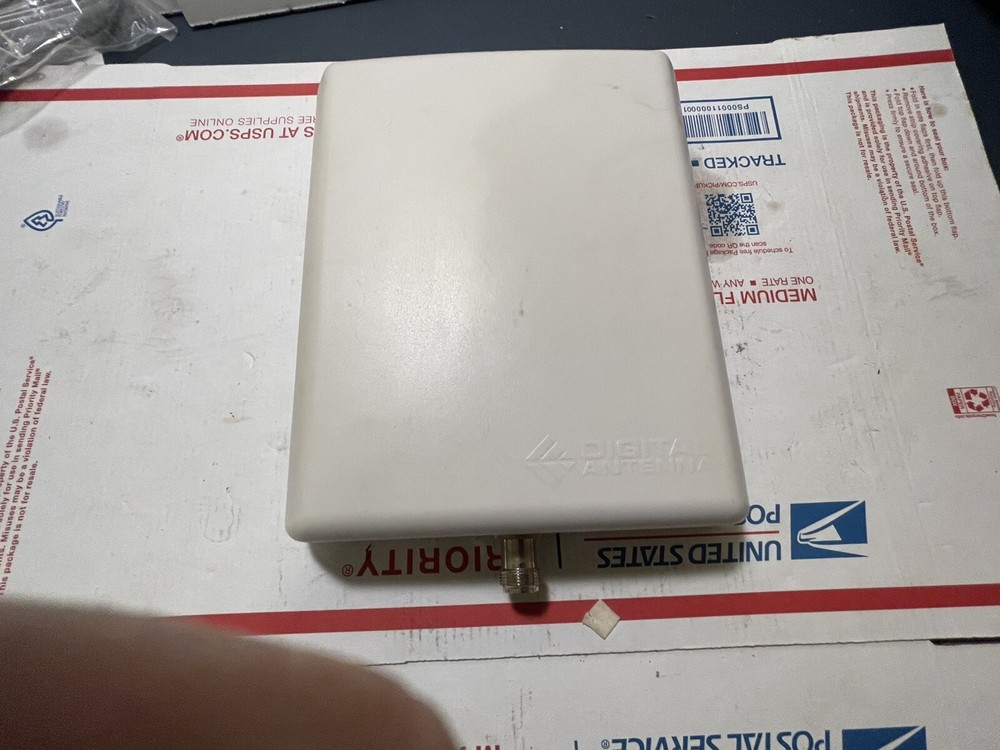 Digital Antenna 426-PW Directional Multi-Band Panel Cellular Antenna