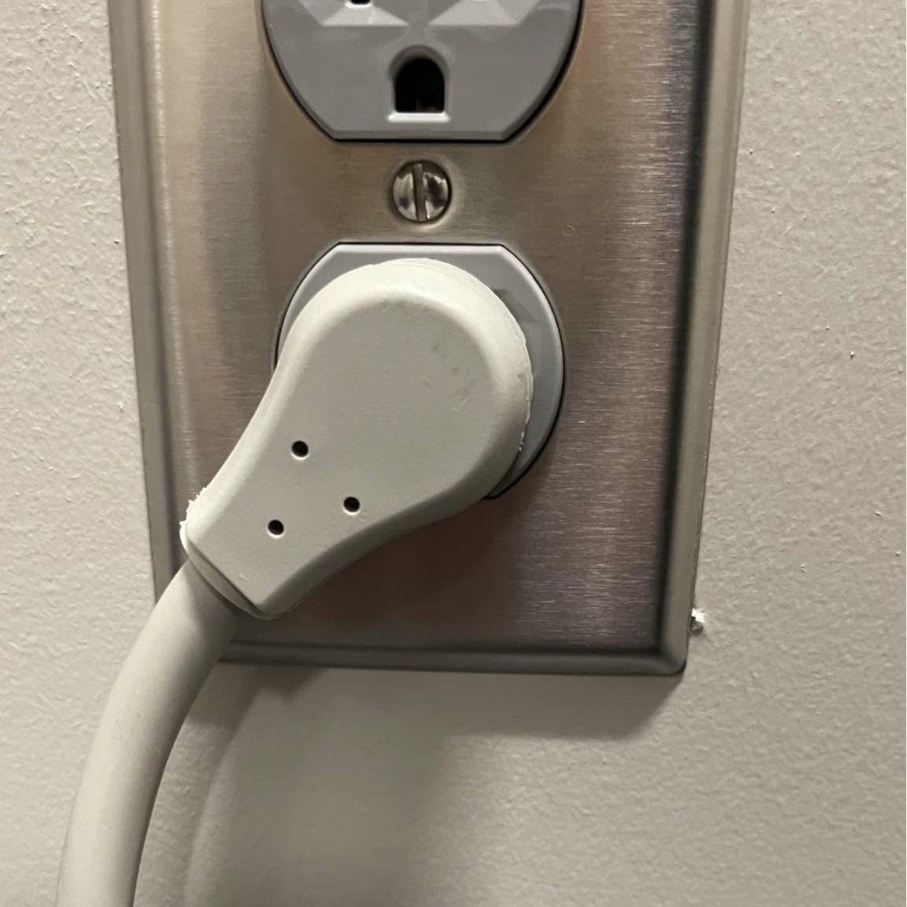 APC SurgeArrest Network NET7 7-Outlet Power Strip