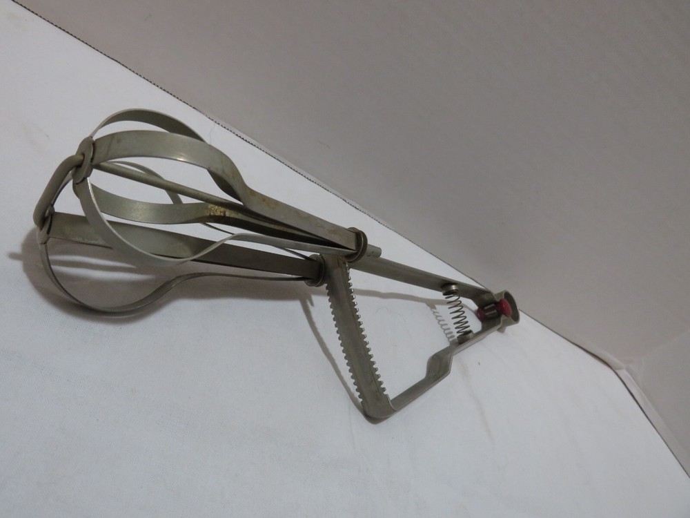 VTG MCM RETRO HAND EGG BEATER