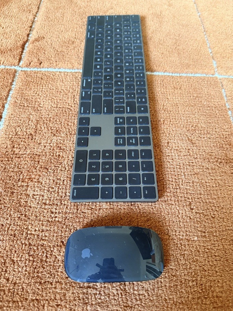 Apple Magic Keyboard & Mouse Combo Dark Gray Mint Condition No Box