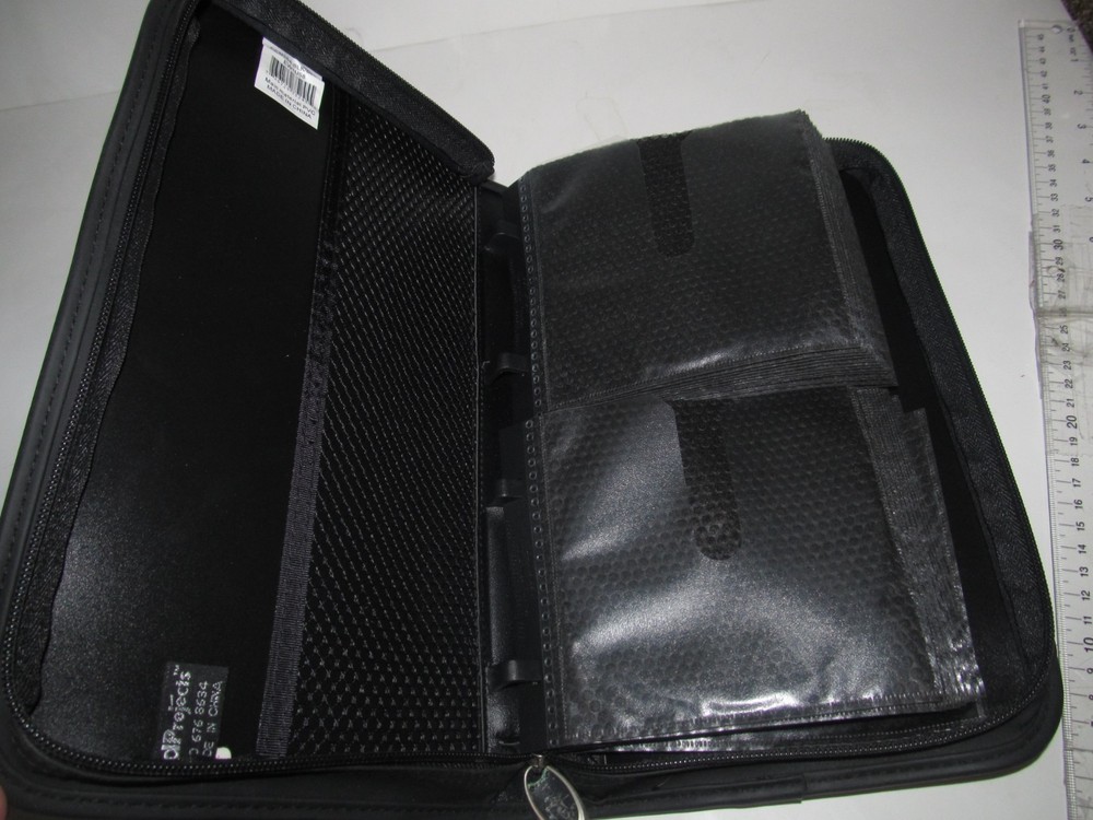 CD Projects Zippered 56-Disc CD Case Black & Blue Zipper Storage Case (WSS2)
